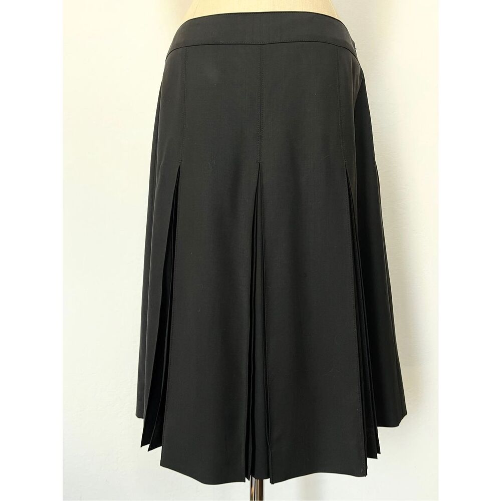 Burberry of London Women’s 8 Virgin Wool Pleated Skirt - Picture 4 of 12